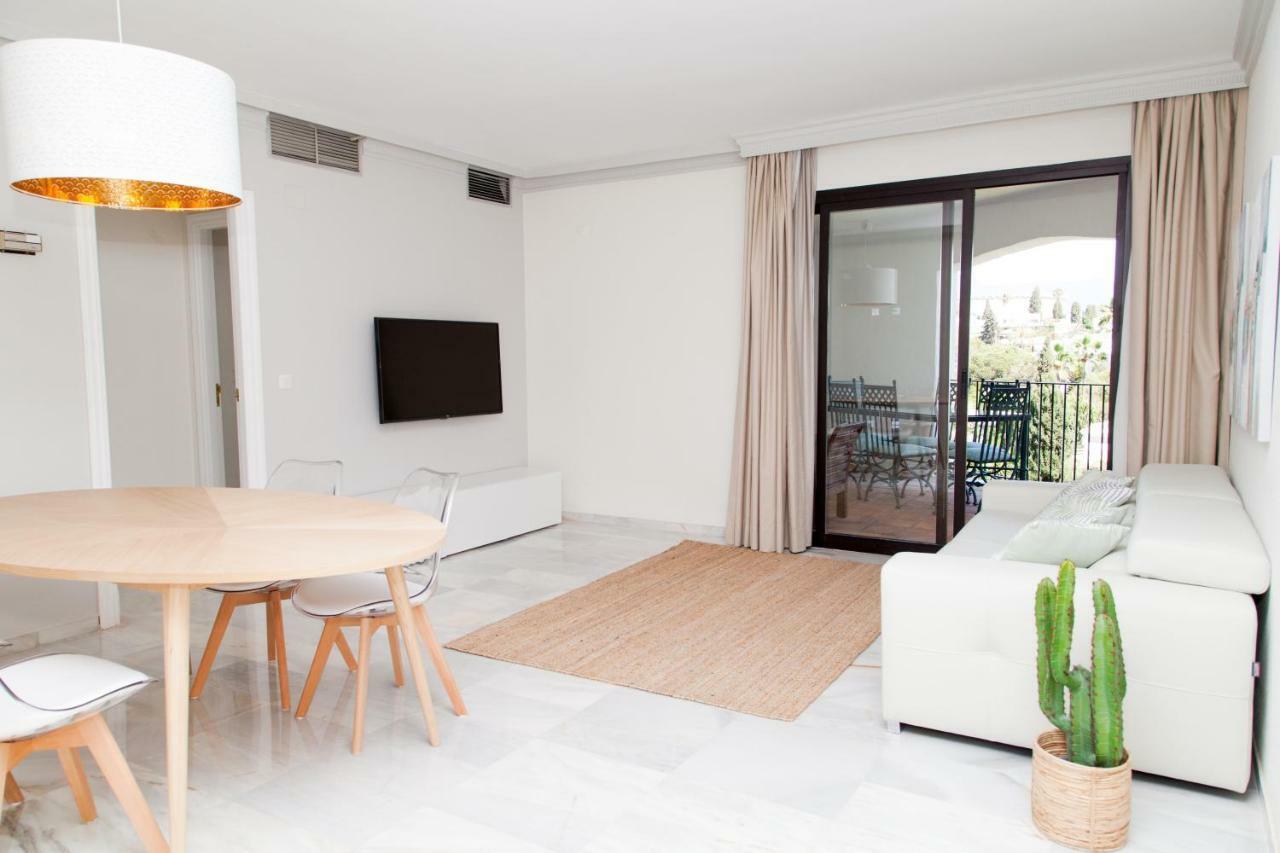 Puerto Banus. Urb Jardines Del Puerto. For Up To 6 Apartamento