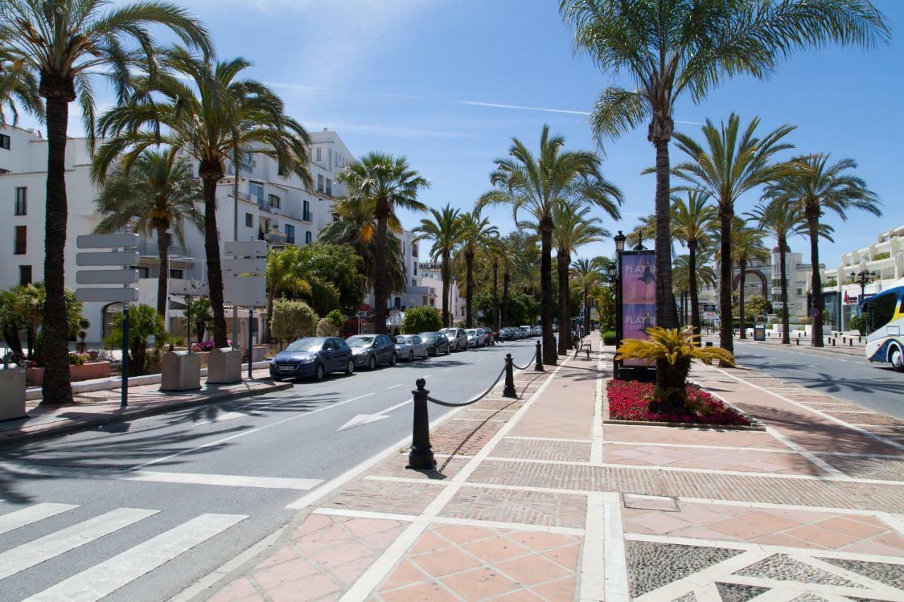 Puerto Banus. Urb Jardines Del Puerto. For Up To 6 Apartamento *