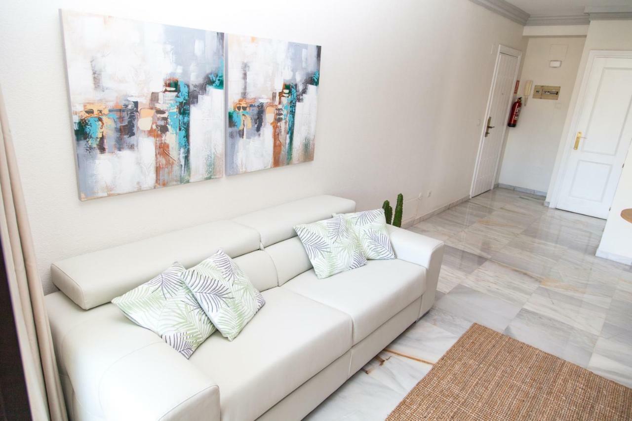 Puerto Banus. Urb Jardines Del Puerto. For Up To 6 Apartamento