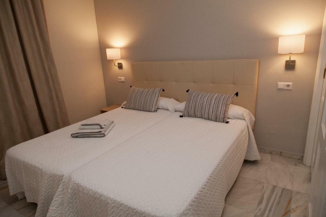 Puerto Banus. Urb Jardines Del Puerto. For Up To 6 * Marbella
