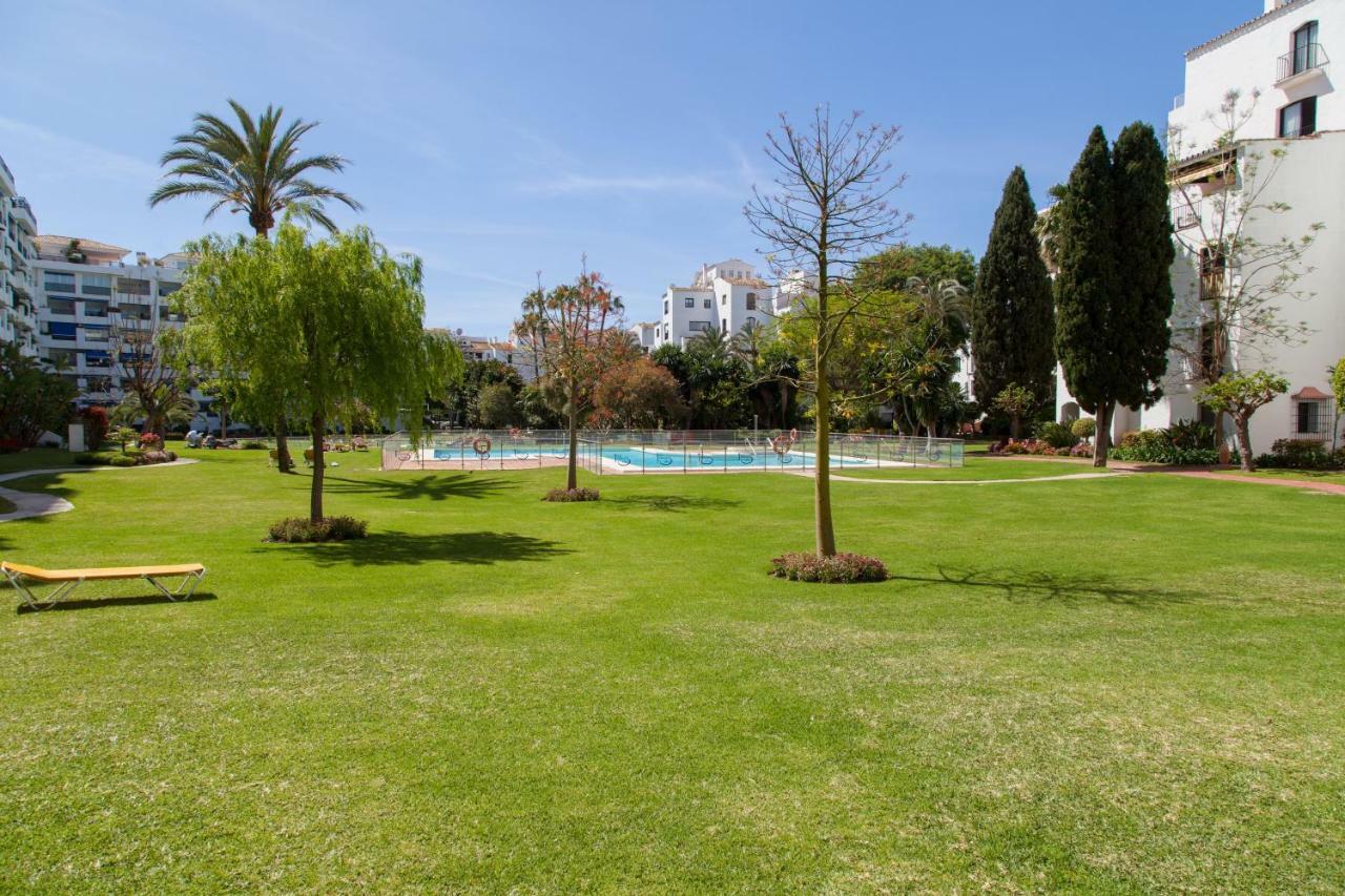 Puerto Banus. Urb Jardines Del Puerto. For Up To 6 Apartamento