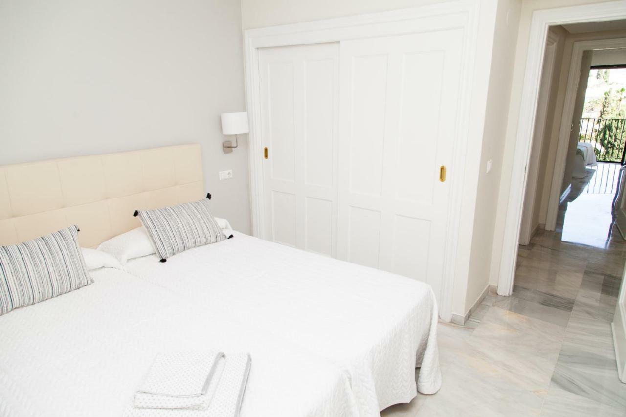 Puerto Banus. Urb Jardines Del Puerto. For Up To 6 * Marbella