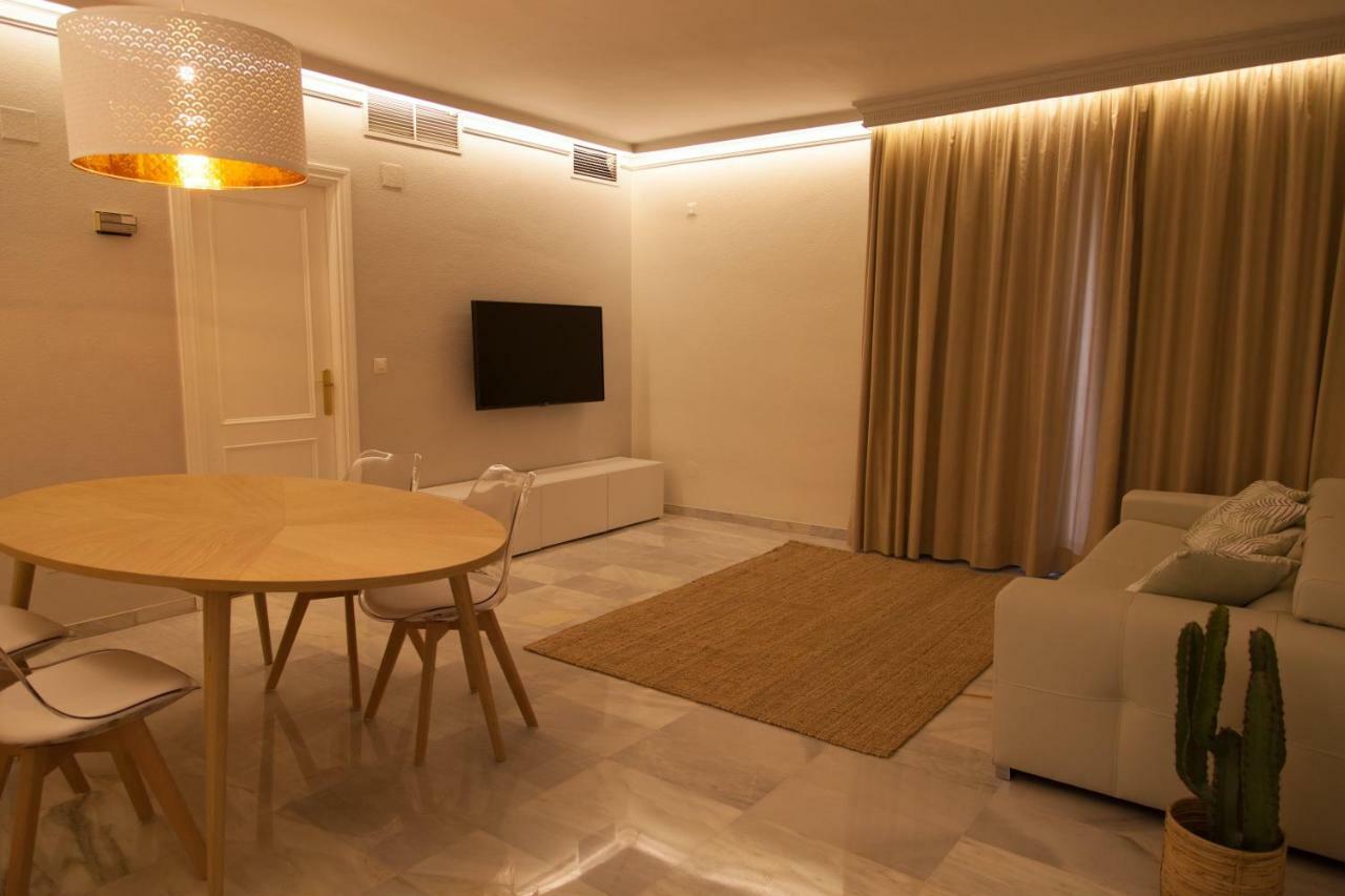 Puerto Banus. Urb Jardines Del Puerto. For Up To 6 Apartamento *