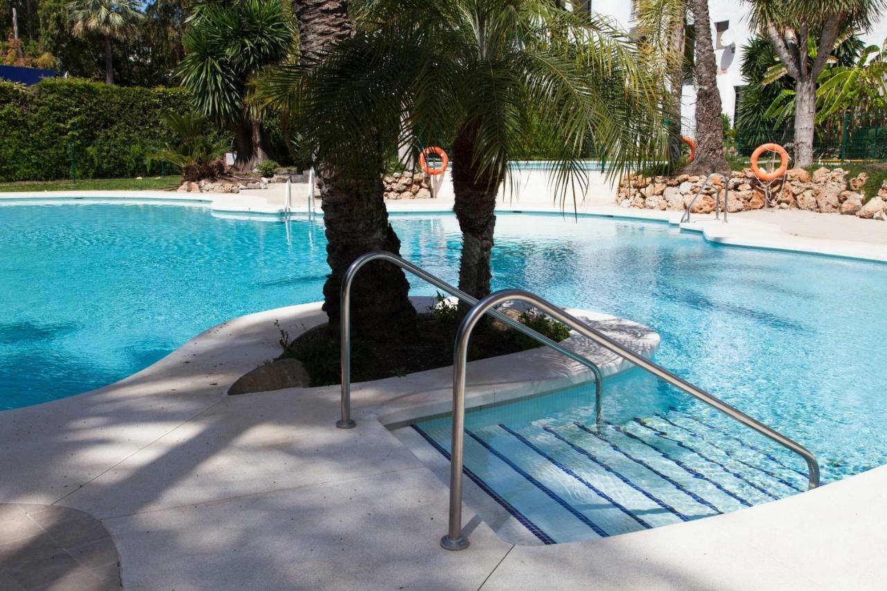 Apartamento Puerto Banus. Urb Jardines Del Puerto. For Up To 6