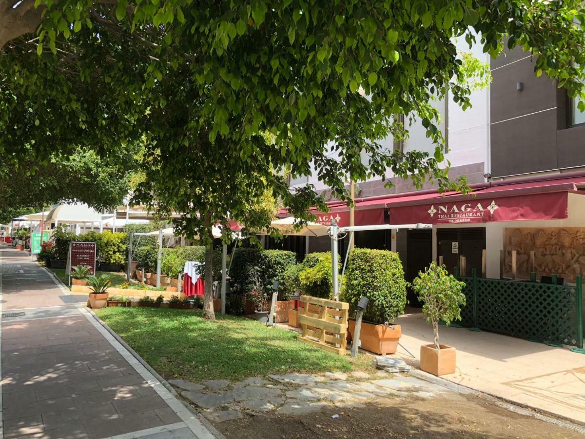 Marina Banus - Frontline Beach - Puerto Banus *