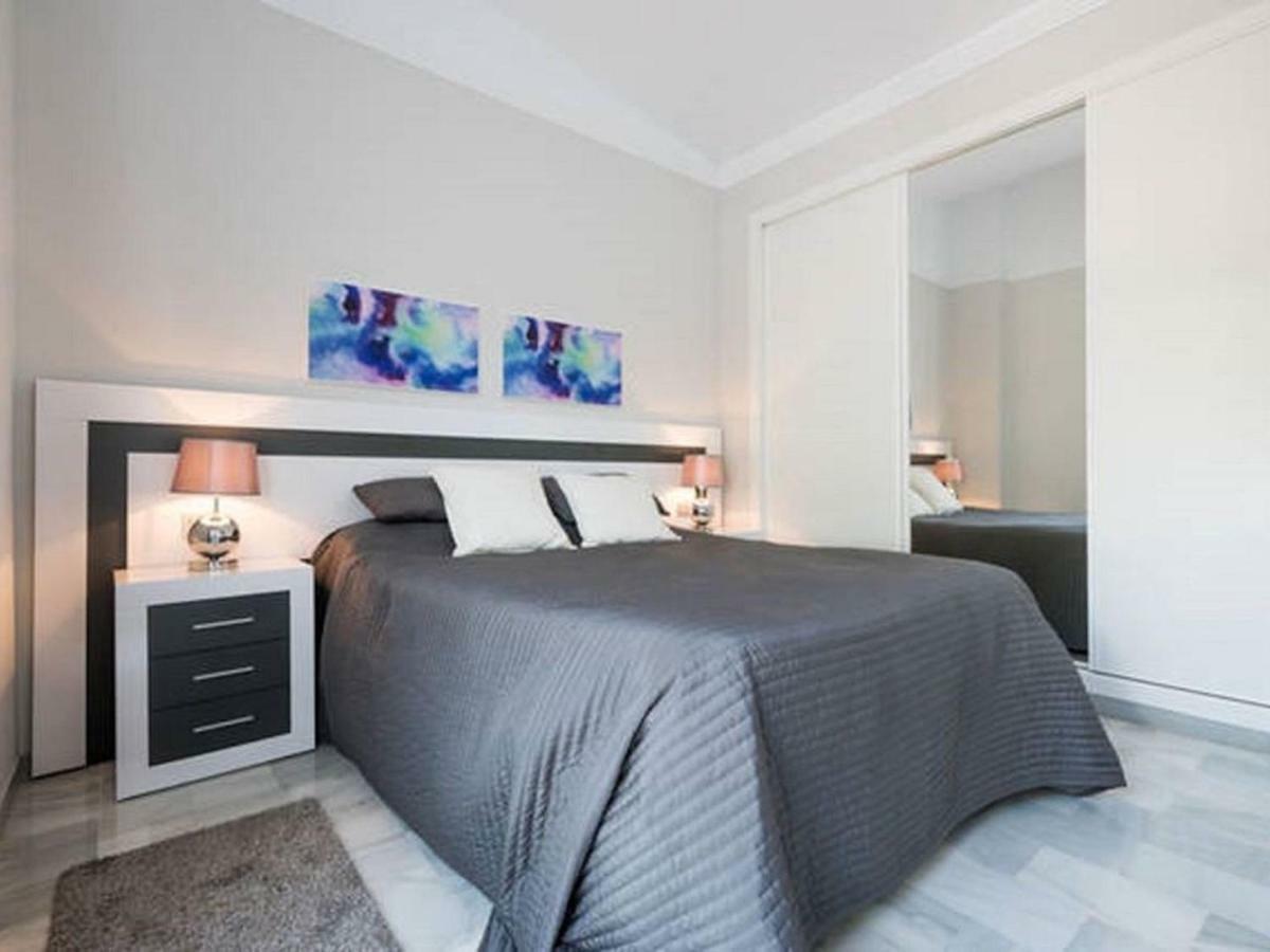 Casa Soleada - Beautiful Villa, Corner By Pools, Facilities,full Kitchen, 3 Terraces, Internet Marbella
