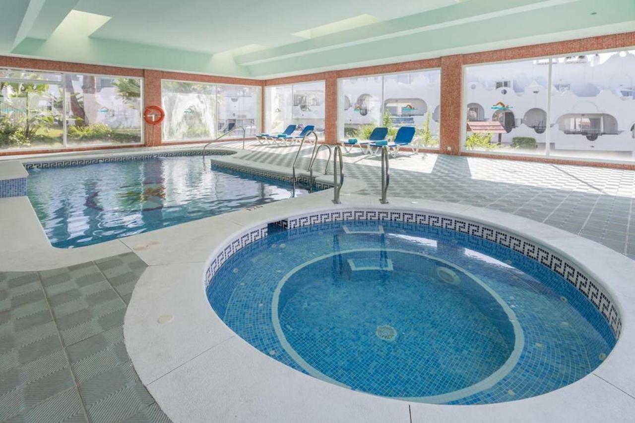 Casa Soleada - Beautiful Villa, Corner By Pools, Facilities,full Kitchen, 3 Terraces, Internet Vakantiehuis Marbella