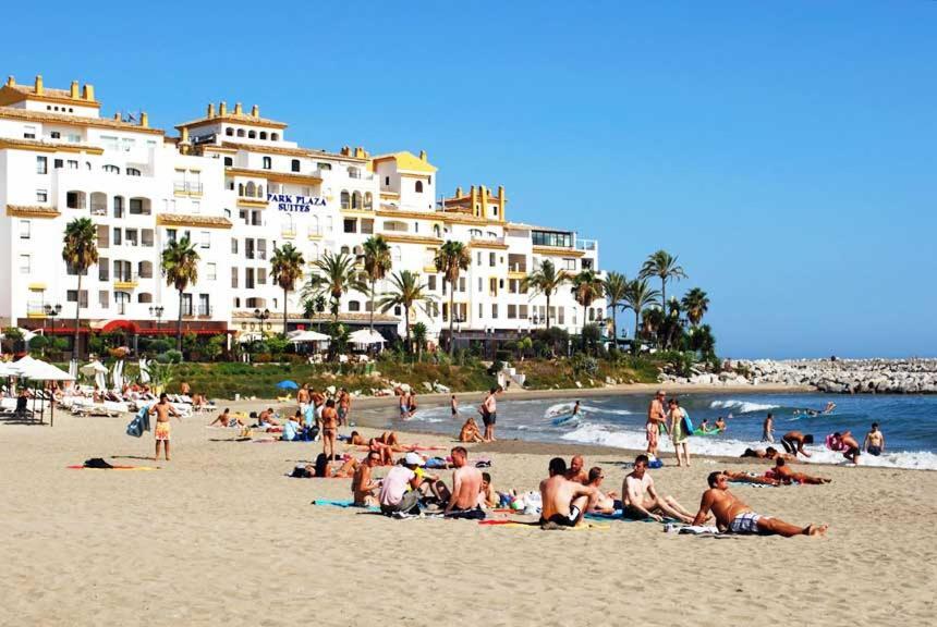 136 A First Line Sleeps 6 Apartment *