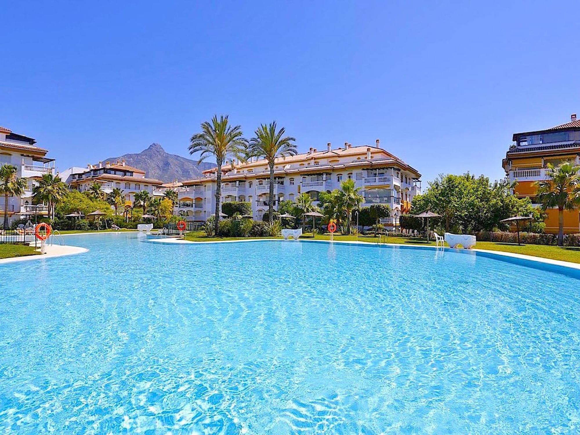 Dama De Luna Marbella