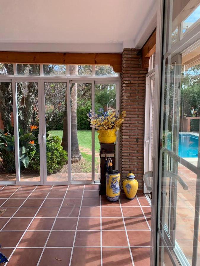 Con Piscina A 50 M De La Playa . Ferienhaus