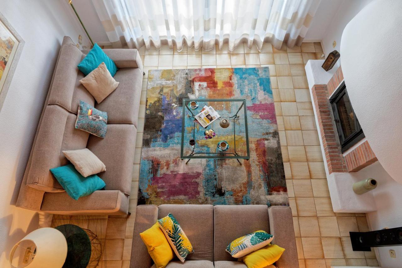 With Private Pool And Garden In *