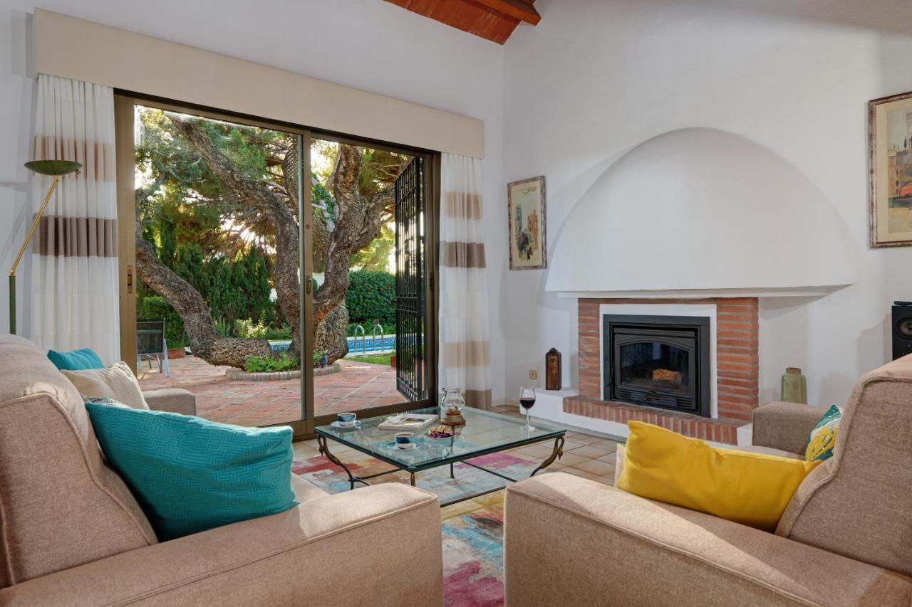 With Private Pool And Garden In *