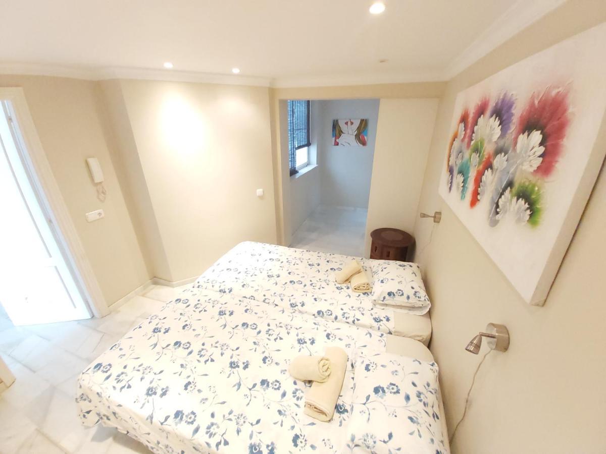 Homelystay- Marbella, Puerto Banus Apartment