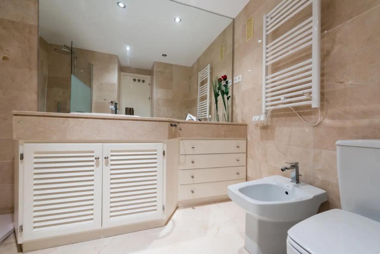 Charming 2 Bedroom Trocadero Arena Area Appartement
