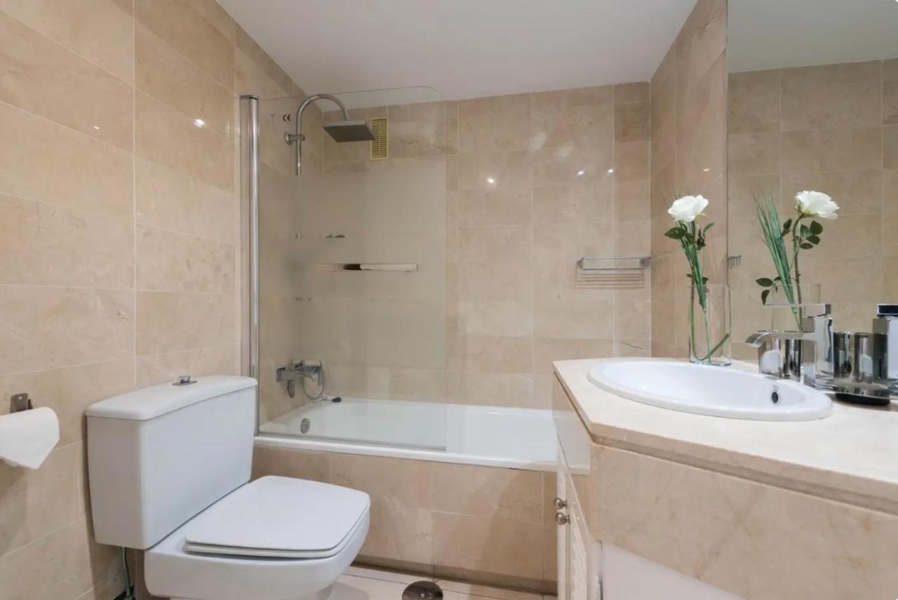Charming 2 Bedroom Trocadero Arena Area *