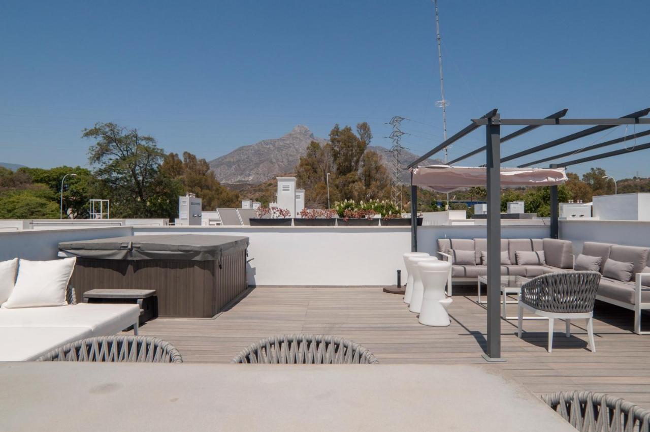 Exclusive Penthouse Walking Distance To Puerto Banus Apartamento