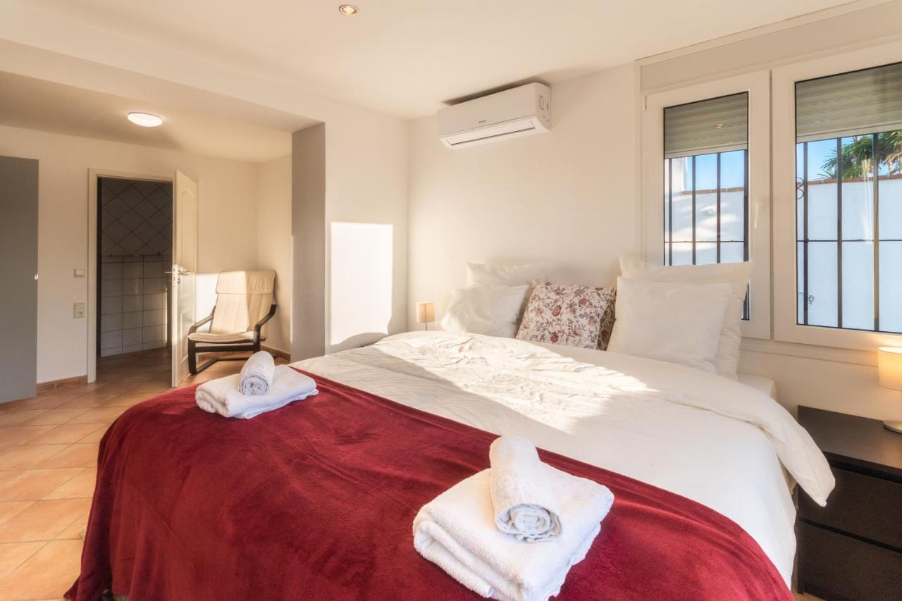 In The Second Line, Modern Beachfront In Costabella, Vakantiehuis *
