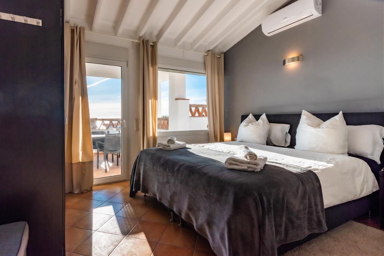 In The Second Line, Modern Beachfront In Costabella, Vakantiehuis *