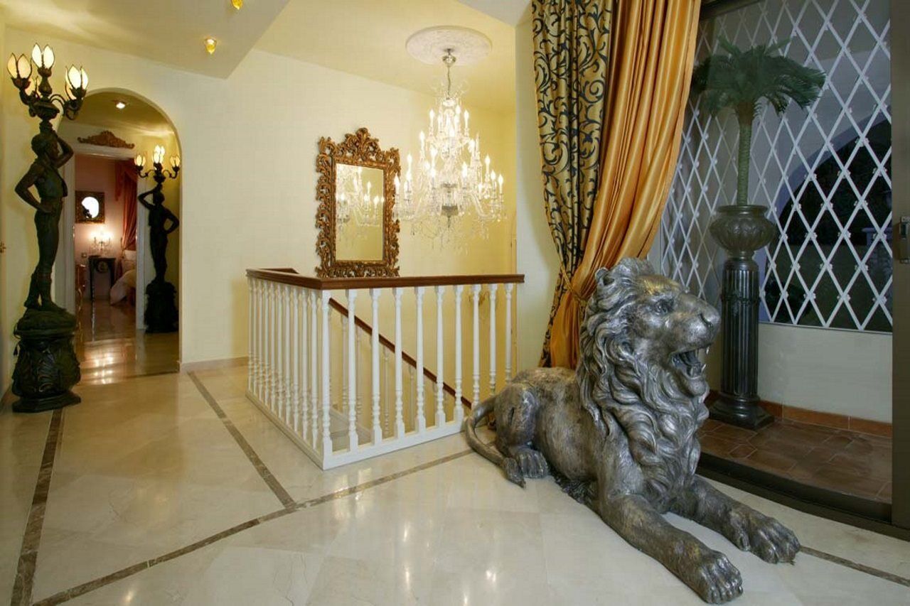 Royal Roman Empire Hotel