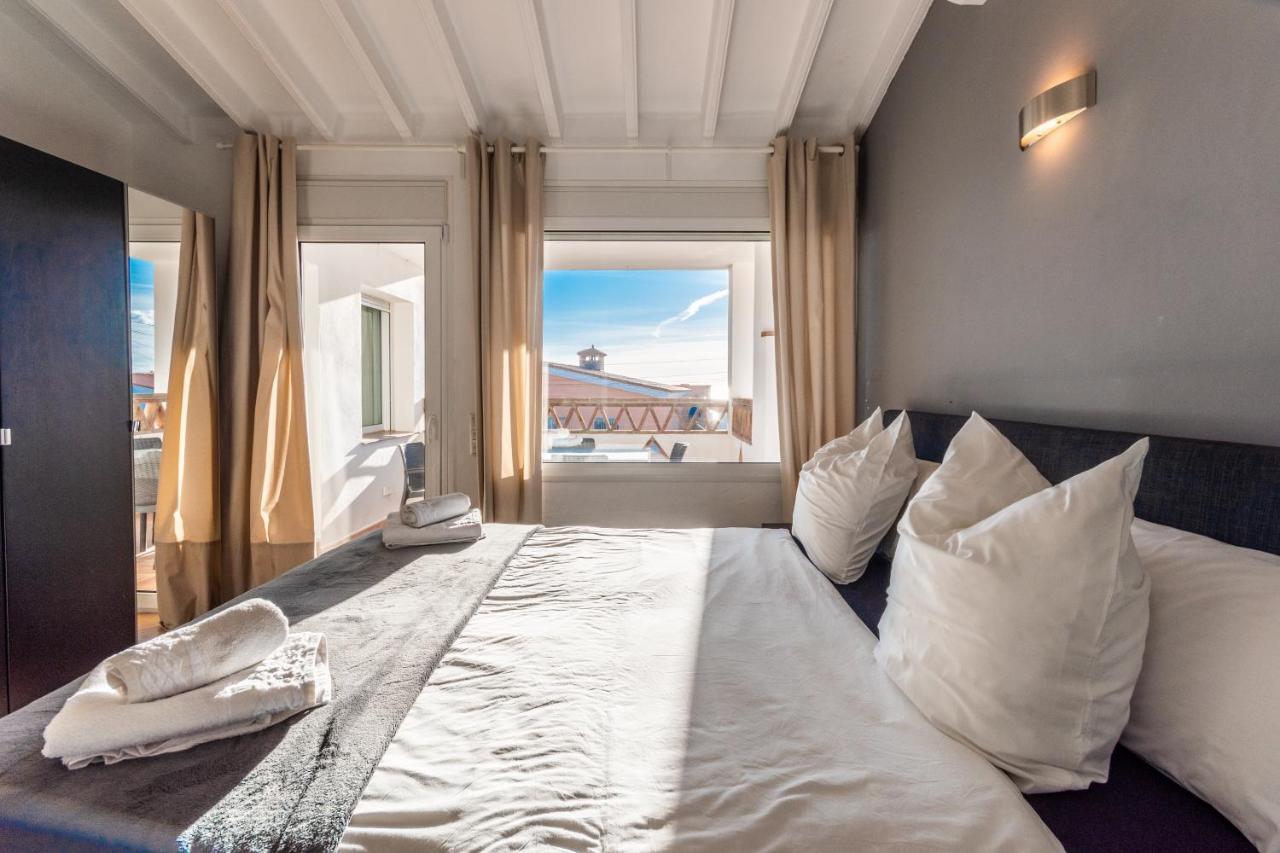 In The Second Line, Modern Beachfront In Costabella, Vakantiehuis *