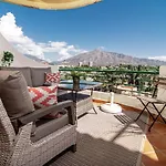 Sat2 - Modern 2 Bedroom Apartment With Ocean View