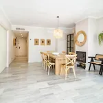 Gc - Spacious Flat In Golden Beach Marbella
