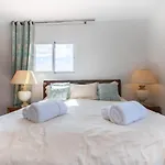 Villa Encantadora Junto A La Playa En Los Monteros Con Seguridad 24 Horas