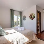 Villa Encantadora Junto A La Playa En Los Monteros Con Seguridad 24 Horas