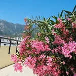 The First Line Of The Sea Apartment