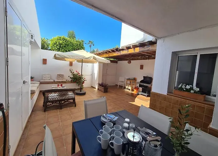 Townhouse In Marbella - Walking Distance To Puerto Banus