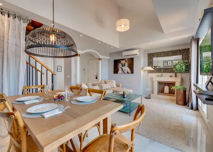 Elegant 2 Bdrm Penthouse With Bbq And Pools