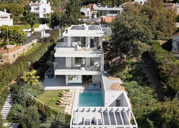 Luxury New Villa Alma- 5Bdr, Pool, Garden, Parkin
