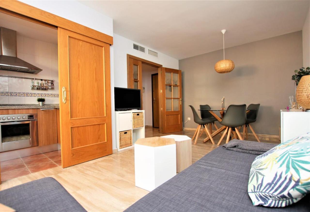 Beachfront La Jacaranda Apartment Marbella
