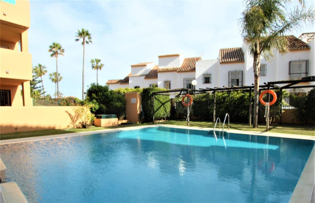 Beachfront La Jacaranda Apartment *