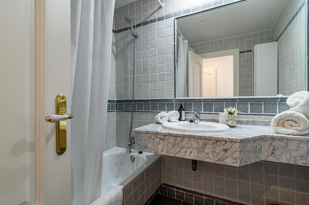 Contemporary 2br Apt With Terrace In Nueva Andalucia 'the Golf Valley' Apartment *