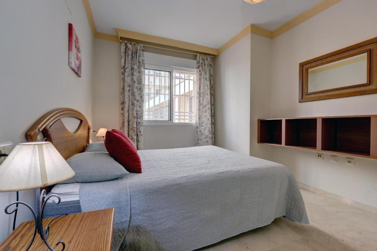 First Line Apartment *