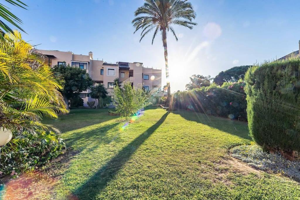 75-apartment With Views In Elviria, Appartement Marbella