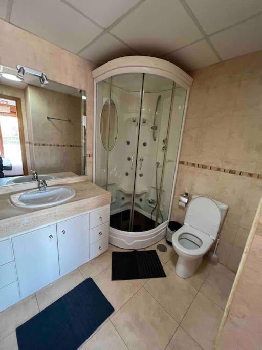 Casa Con Piscina En El Centro De Marbella. Holiday home *