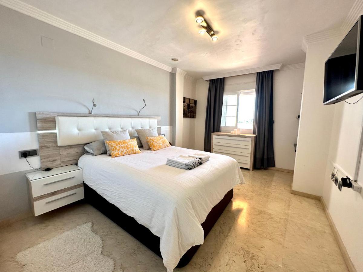 Moderno Con Preciosas Vistas Al Mar En Urbanizacion Con Piscina - Rio Real 11 2g Marbella