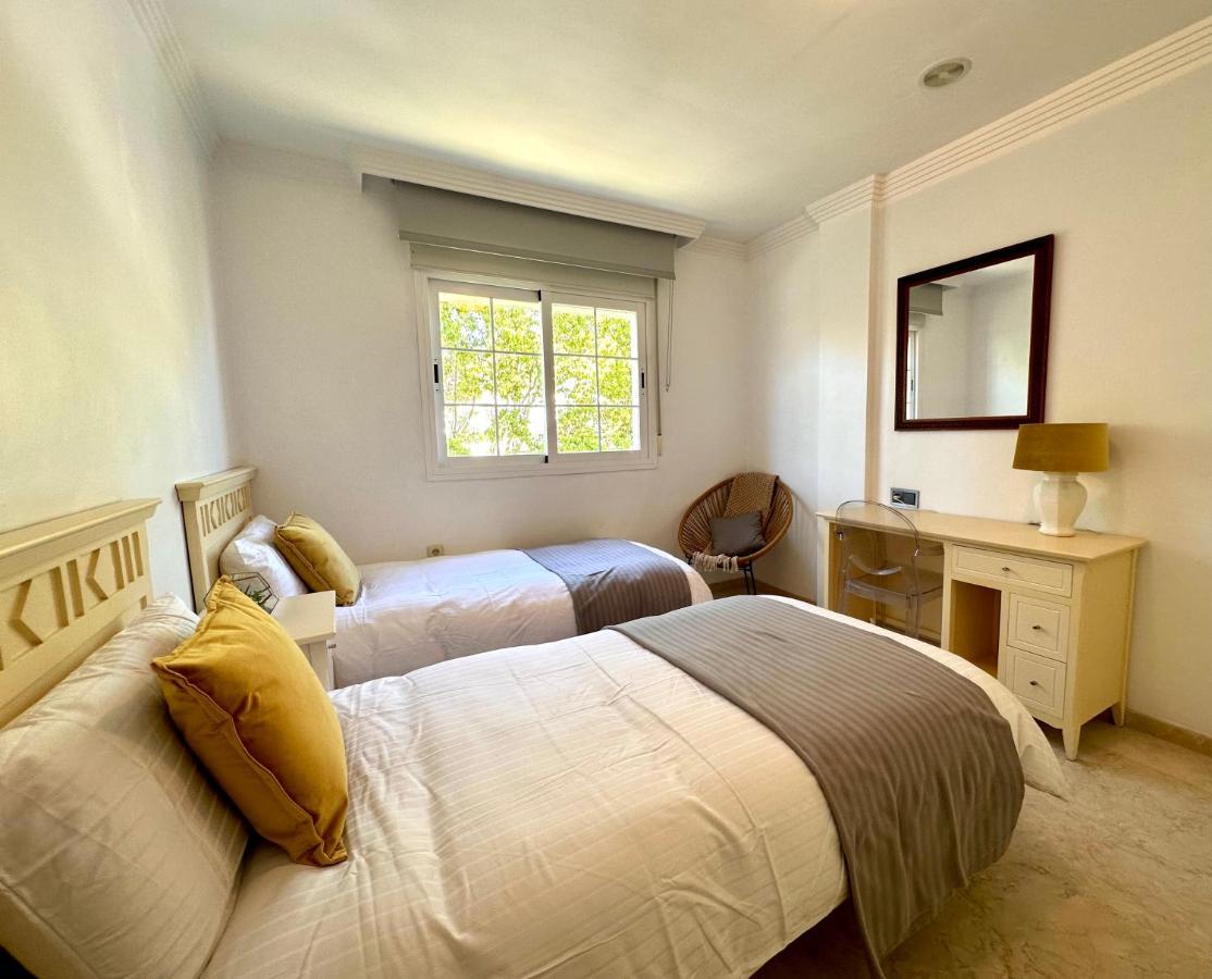 Moderno Con Preciosas Vistas Al Mar En Urbanizacion Con Piscina - Rio Real 11 2g Appartement Marbella