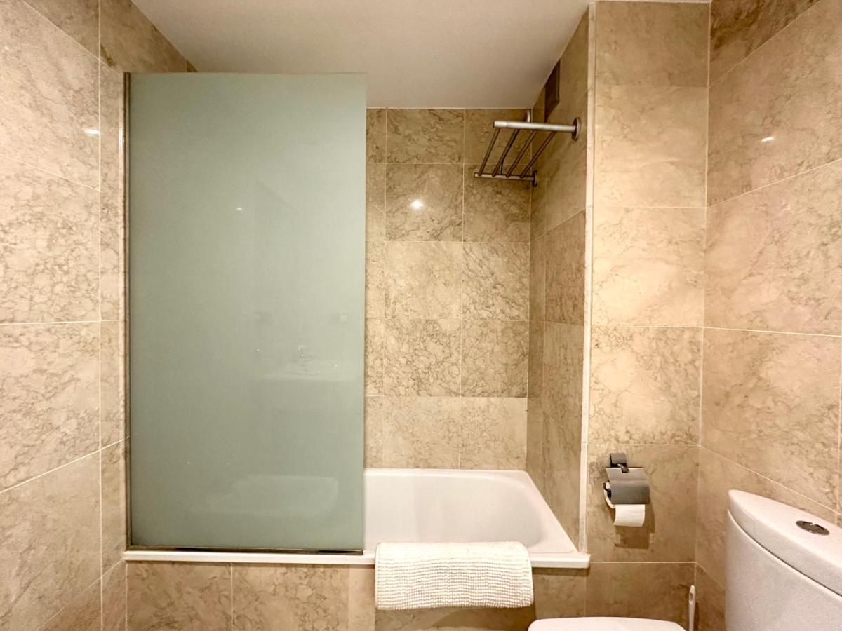 Moderno Con Preciosas Vistas Al Mar En Urbanizacion Con Piscina - Rio Real 11 2g *