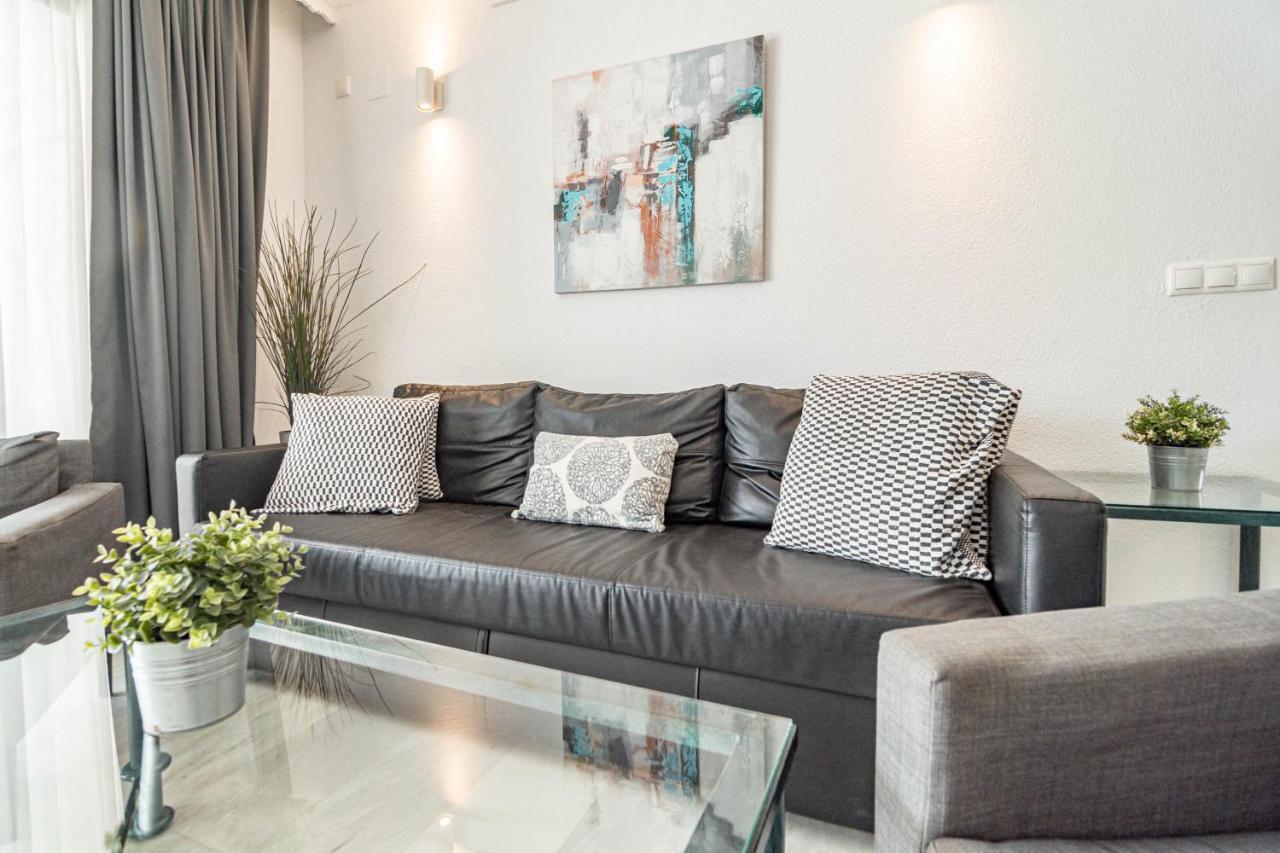 Harbor Getaway In The Heart Of Puerto Banus With Walking Dictance To Everything *