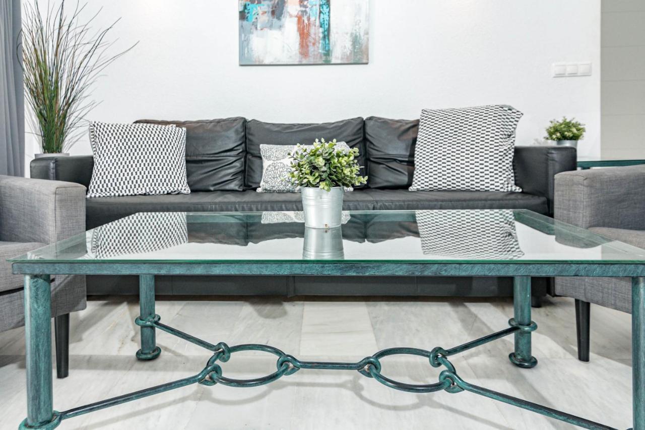 Apartment Harbor Getaway In The Heart Of Puerto Banus With Walking Dictance To Everything Marbella