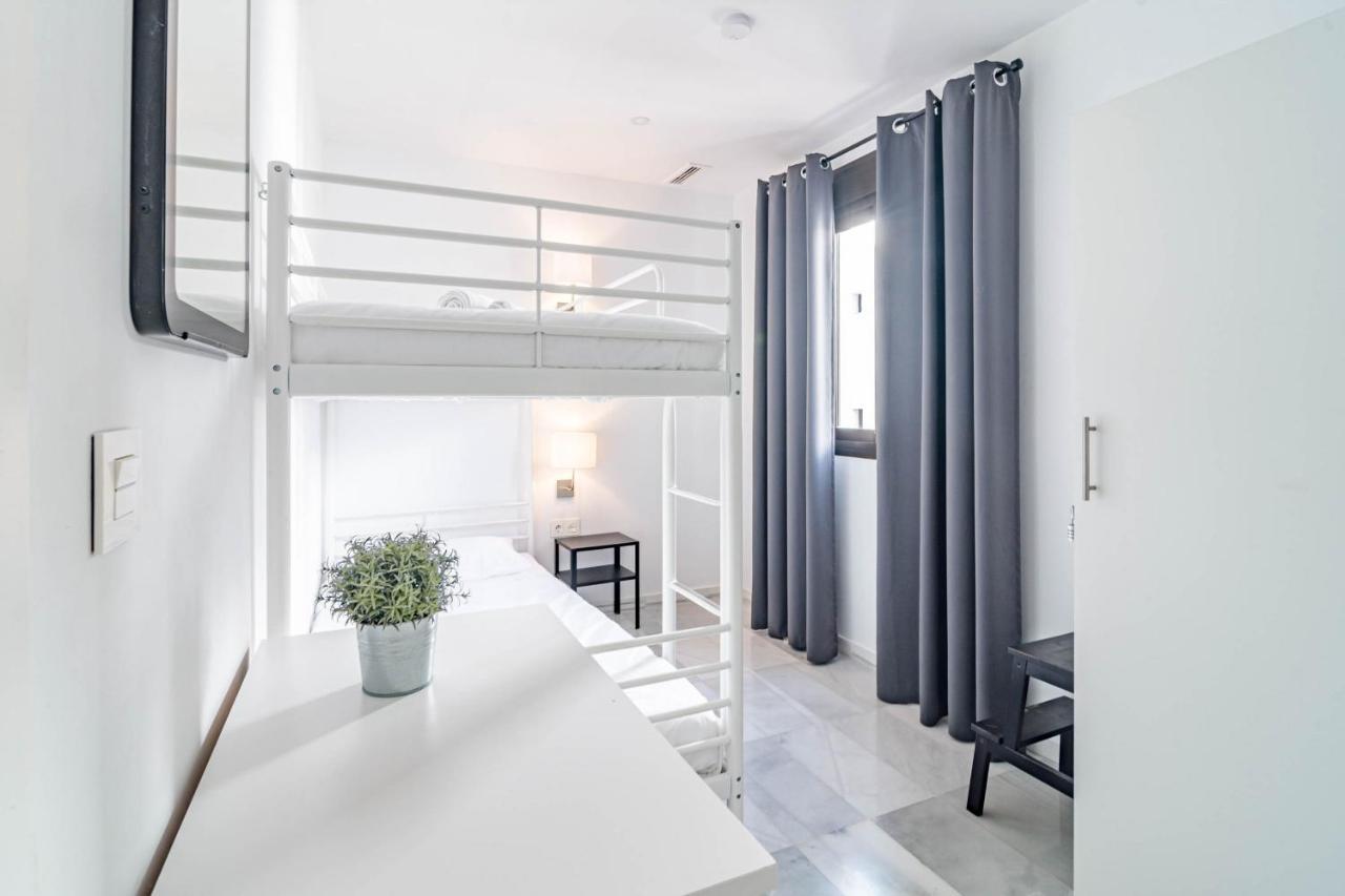 Apartment Harbor Getaway In The Heart Of Puerto Banus With Walking Dictance To Everything Marbella