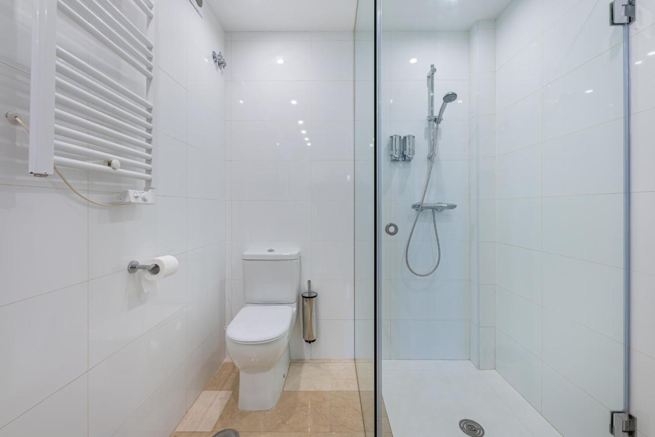 2 Bedroom With Sea And Mountain Views, Pool *