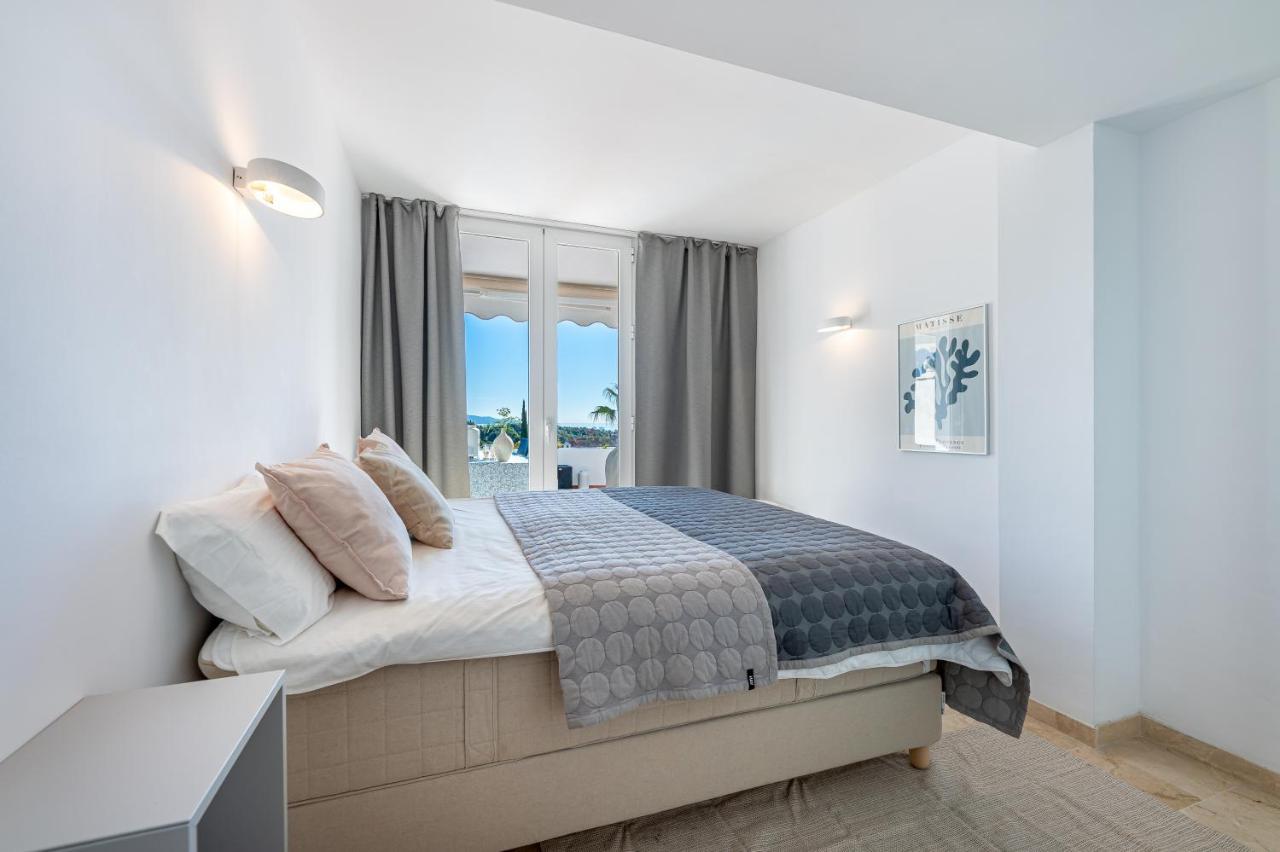 Apartment 2 Bedroom With Sea And Mountain Views, Pool Marbella
