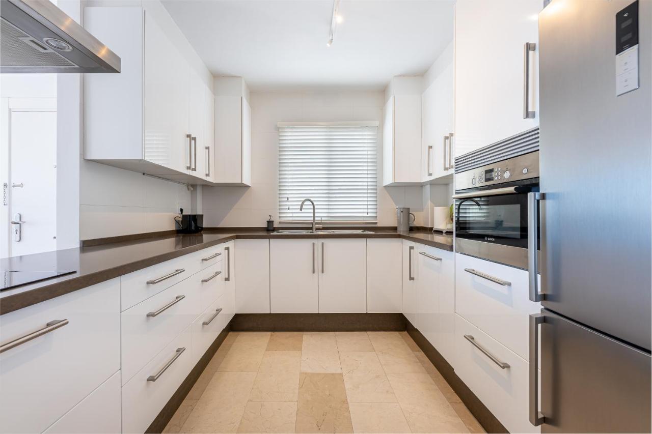 Apartment 2 Bedroom With Sea And Mountain Views, Pool *