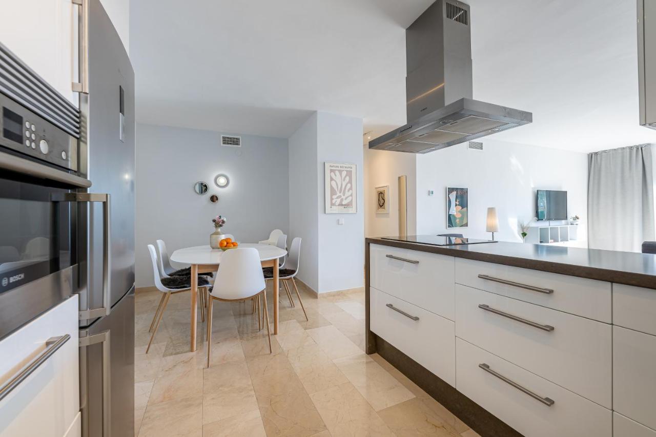2 Bedroom With Sea And Mountain Views, Pool Apartment Marbella