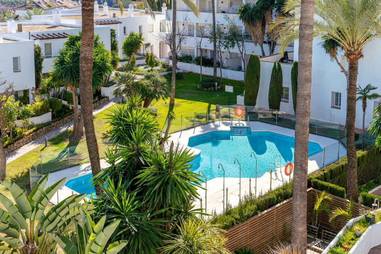 2 Bedroom With Sea And Mountain Views, Pool Apartment *