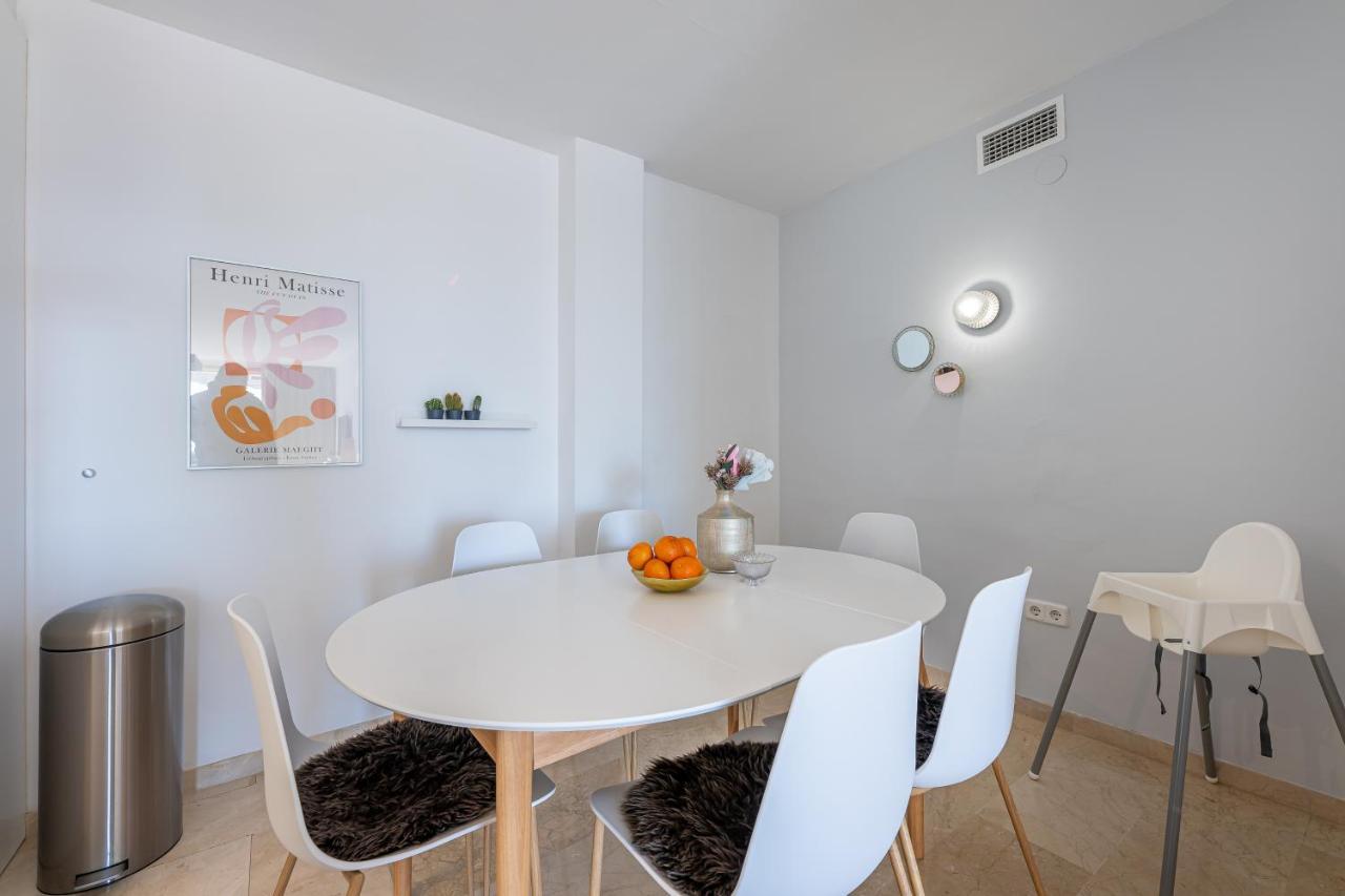 2 Bedroom With Sea And Mountain Views, Pool Apartment
